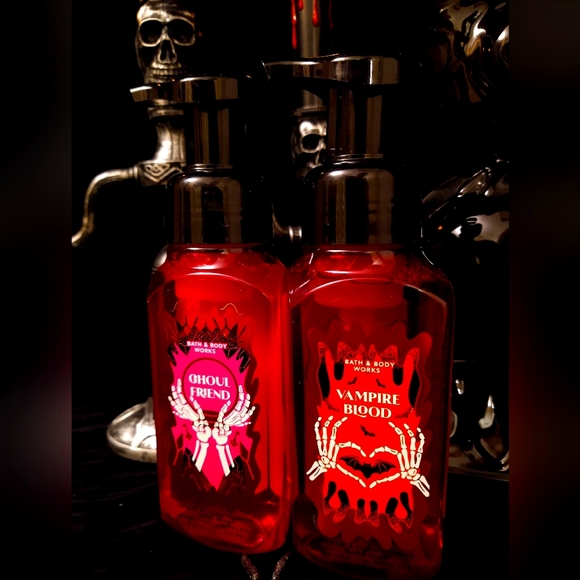 NEW Bath & Body Works Vampire Blood Ghoul Friend Halloween Foaming Hand … - Picture 1 of 3